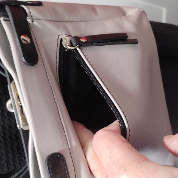 Borgo Degli Etruschi light gray and black leather mini shoulder bag. Mint cond - Picture 9 of 9